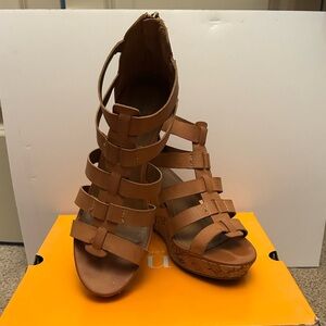 Tan leather strapppy wedges with heel zipper